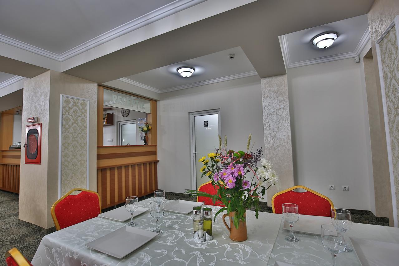 Hotel Raxand Residence Mioveni Zewnętrze zdjęcie